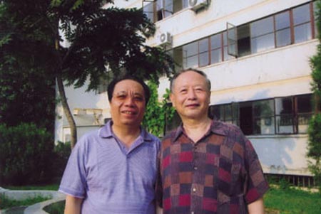 王家龙（右）和作者