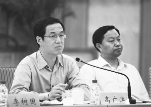 长春市委书记高广滨两度鞠躬感谢抗震救灾队员