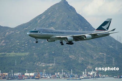 香港国泰航空航班玻璃空中现裂痕乘客迫降韩国
