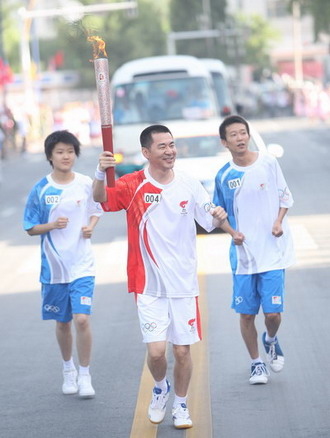 “为中国加油、为奥运加油”陈建斌在拍戏的同时，也是位狂热的体育爱好者