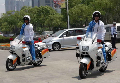 历数奥运火炬传递城市摩托车护卫队