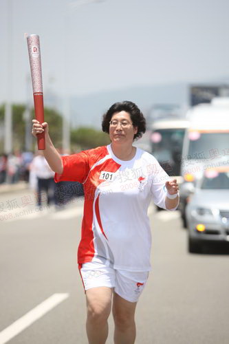 举行点火起跑仪式,奥运会冠军,女排"五连冠"主力郑美珠将高举第一棒