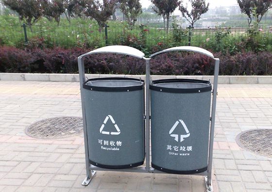 环保垃圾桶亮相北京(图)