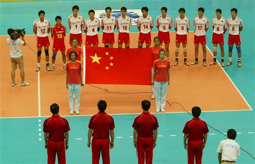 图文:中国男排3-1埃及 中国男排赛前列队