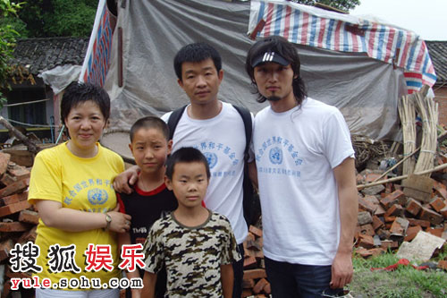 宇桐非、小曾与灾区儿童