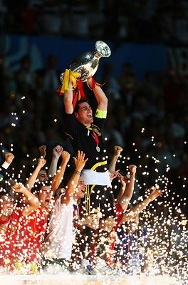 艺术足球绽放欧罗巴 西班牙夺得2008欧洲杯冠军