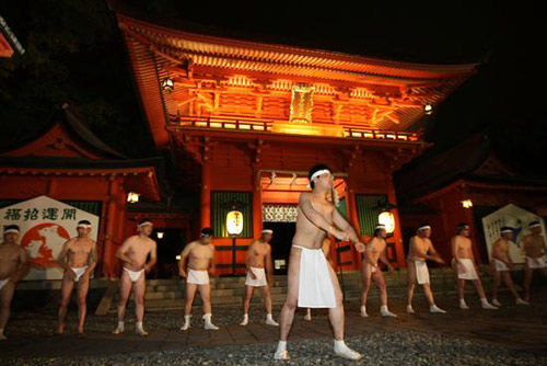 日本富士宫市举行富士山封山开禁仪式(组图)