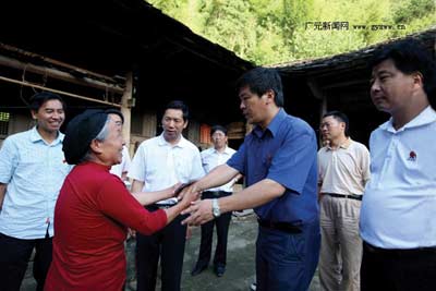 市委书记,市人大常委会主任罗强在青川石坝乡看望受灾群众.
