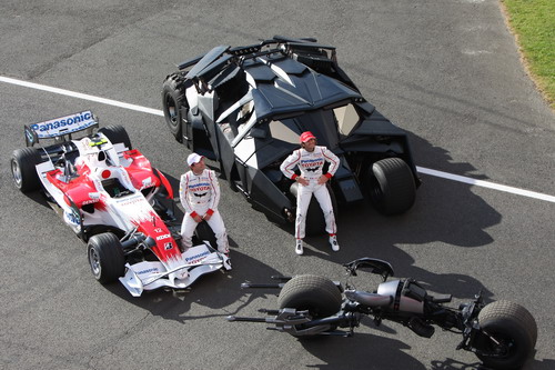 F1赛车与蝙蝠侠战车