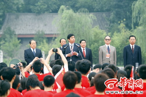 西安市市长陈宝根在起跑仪式上致辞