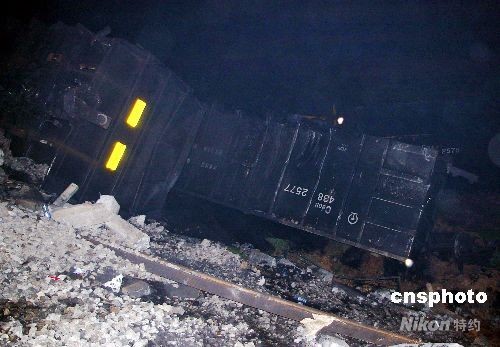目击者:大秦铁路出轨火车满载煤炭曾发出怪声