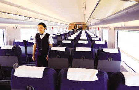 整洁、舒适的京津城际铁路列车二级车厢。  新华社记者 王晔彪摄