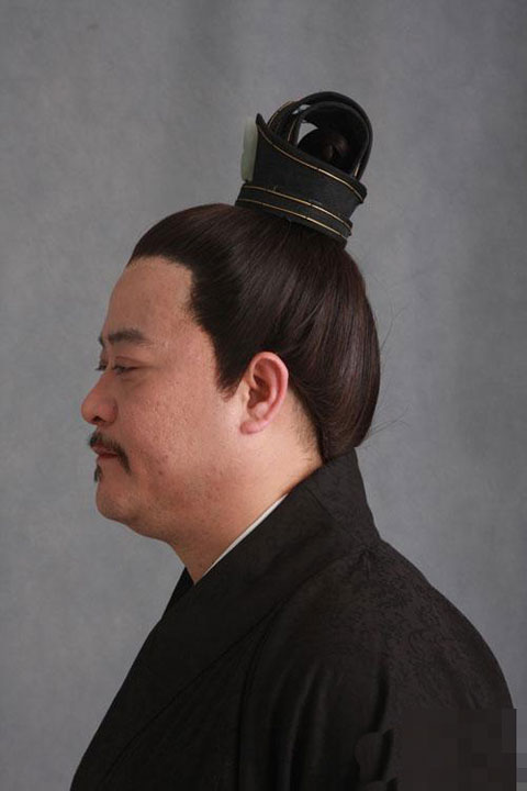 叶大师设计的公府老爷的"束发冠"