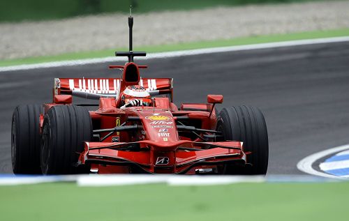 图文：F1德国站测试赛车 莱科宁红色狂飙