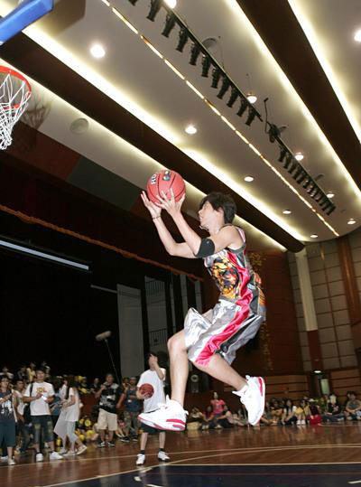 图：小猪罗志祥酷炫篮球秀 - 09