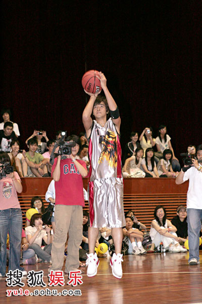 图：小猪罗志祥酷炫篮球秀 - 28