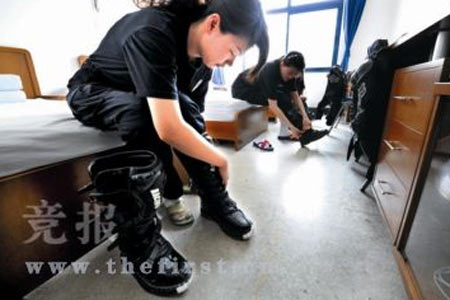 北京组建首支女警带路队 带路队警花不许晒黑