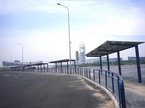 “鸟巢”北侧的奥运主场馆公交车场。