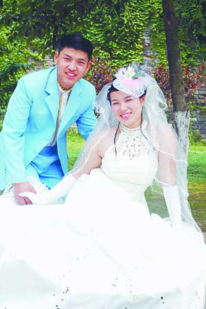 李军和罗如玉结婚照