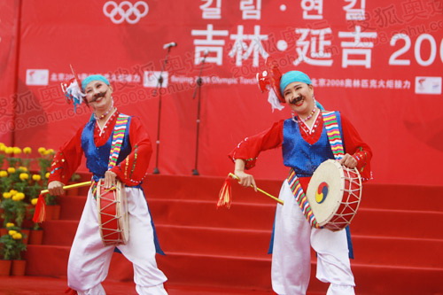 结束仪式上朝鲜族鼓舞表演