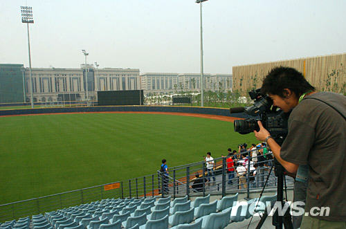 组图:50余家媒体参观五棵松文化体育中心场馆