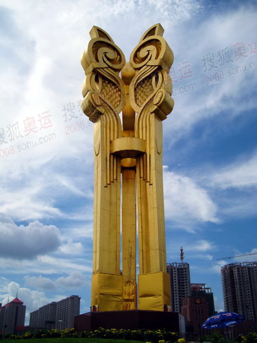 太阳鸟雕塑 韩大海摄