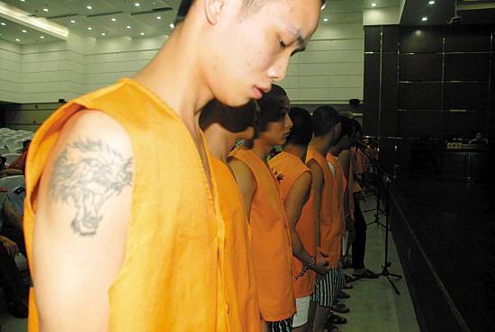 浙江乐清特大黑帮受审 41少年成员被控六宗罪