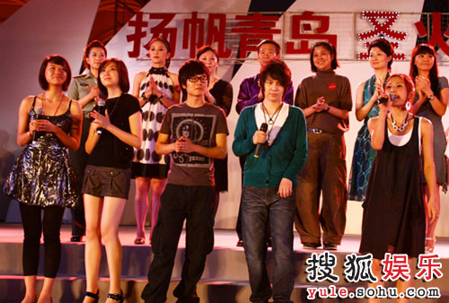 左起：VCgirl组合、栗锦、黄鑫