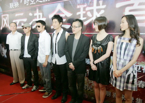 《风云决》全球首映礼上，马荣成、任贤齐、谢霆锋、童自荣、韩雪、蒋小涵等众多嘉宾现场为影片宣传造势，右三为原漫画作者、香港漫画大师马荣成。