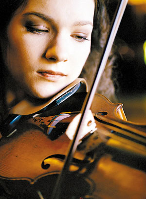 图为小提琴才女希拉里·韩