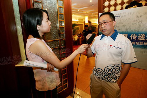 火炬手联想集团河南分区总经理陈琳接受官网记者采访