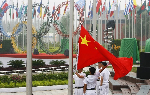 图文:北京奥运村开村 奥运村开村升旗仪式