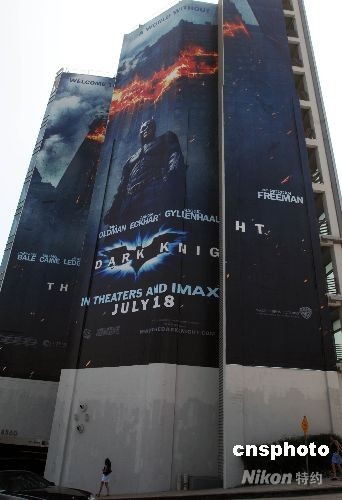 《蝙蝠侠前传2》在洛杉矶的巨幅宣传海报