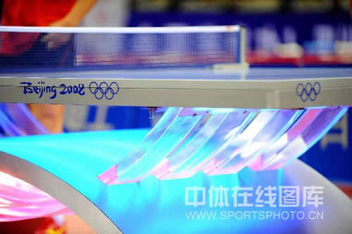 图文：国乒热身赛无锡进行 奥运会专用球台