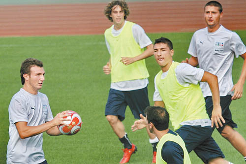 意大利足球队在秦皇岛轻松训练 备战北京奥运