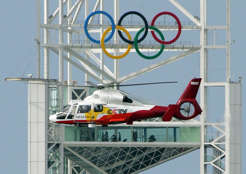 组图:天公作美 直升机首次航拍奥运村