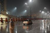 图文：奥运开幕式彩排突遇大雨 现场大雨倾盆