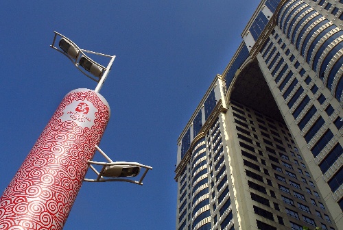 图文蓝天飘祥云火炬扮街景6