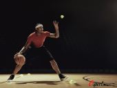 图文：奥运男篮明星写真 安东尼伏身在运着篮球