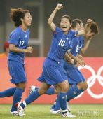 图文：日本VS新西兰 日本女足狂庆祝