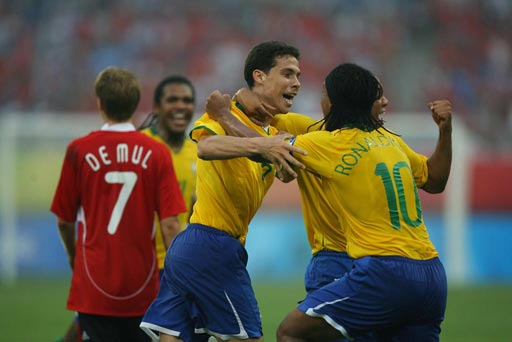 图文：巴西VS比利时 桑巴军团庆祝胜利