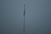 图文：北京奥运会开幕式 国旗升旗缓缓的升起中