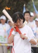 组图：奥运圣火在北京传递 火炬手张明