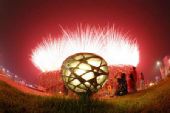 图文：奥运会开幕式现场鸟巢焰火点亮北京