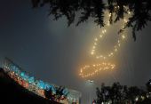 图文：奥运焰火点亮北京 历史的记忆现鸟巢上空