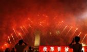 图文：奥运焰火点亮北京 天安门广场的烟花绽放