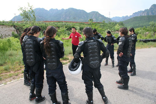 警车带路队女警训练日记