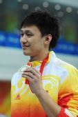 图文：张琳400米自由泳银牌 张琳站上领奖台