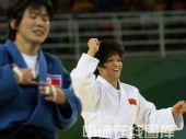 组图：冼东妹夺女子52公斤级柔道金牌 卫冕成功