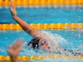 图文：女子100米仰泳决赛 考芙琳在比赛中